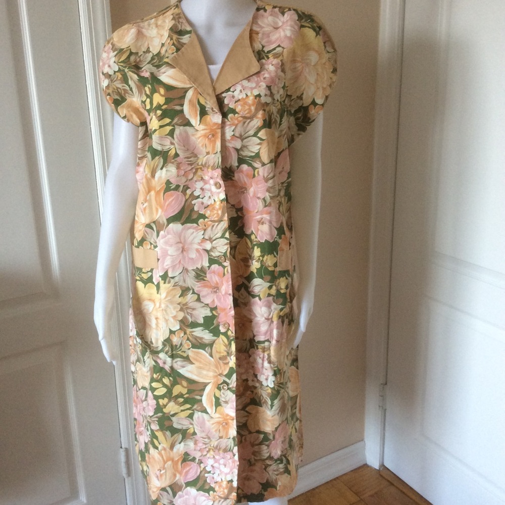 Button front robe. - Picture 1 of 6